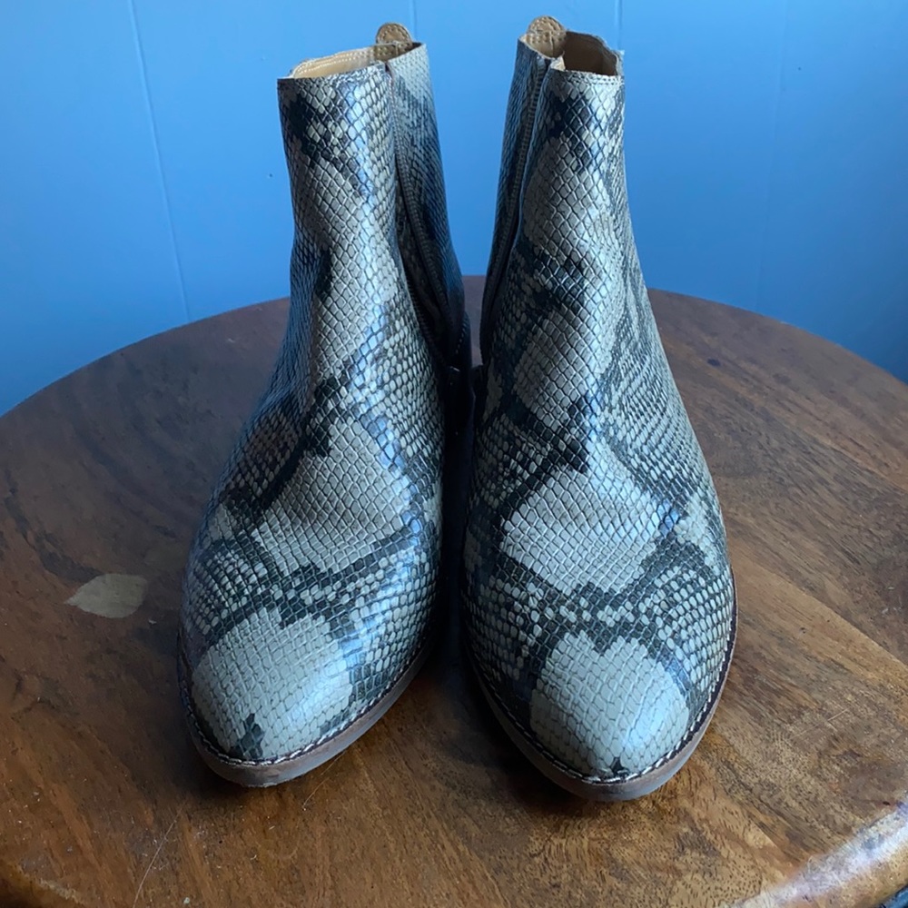 NWOT Lucky Brand Snakeskin Ankle Boots sz 9